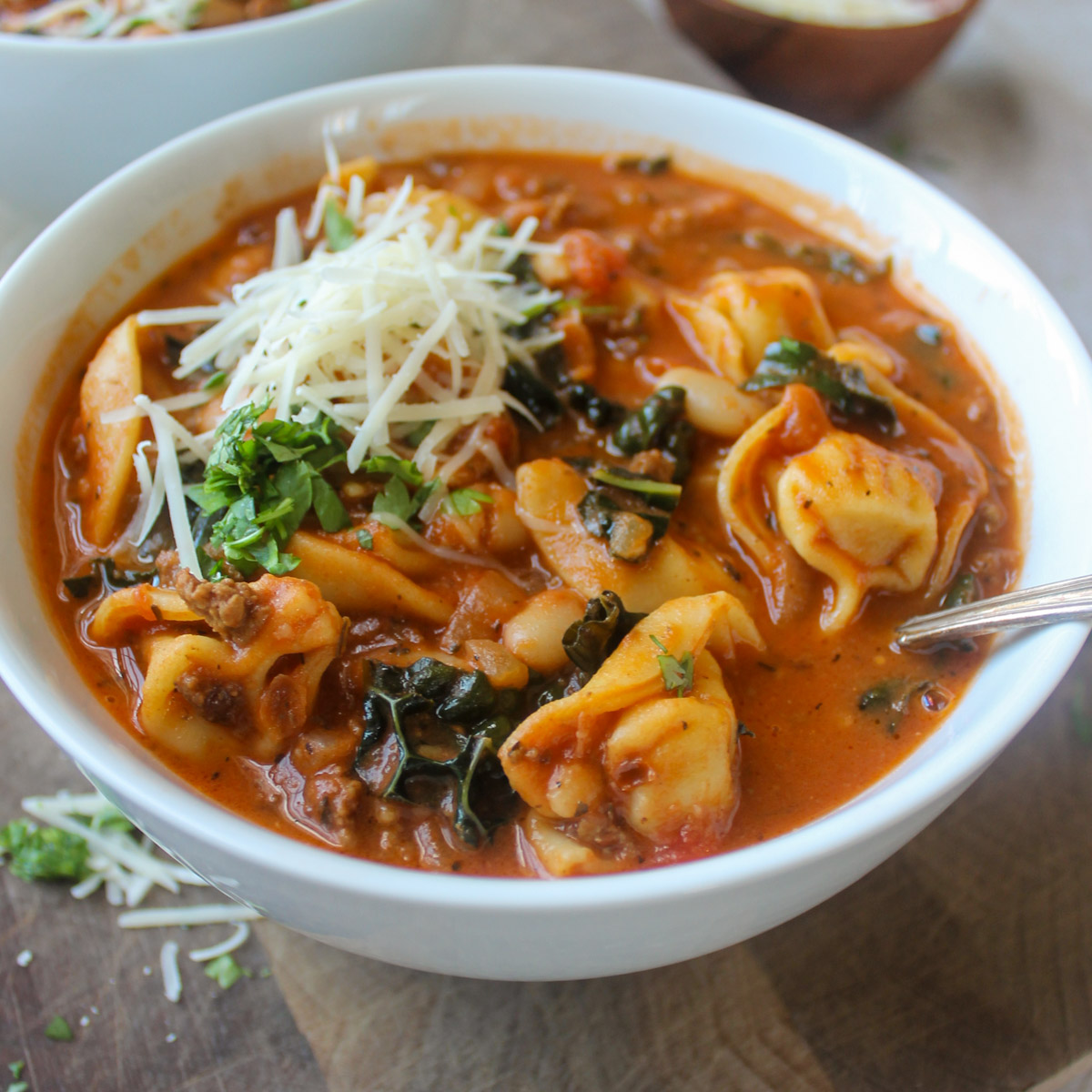 奶油番茄tortellini湯與碎牛肉