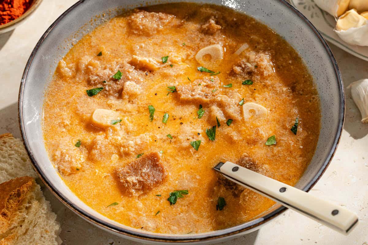 sopa de ajo（西班牙大蒜麵包湯）