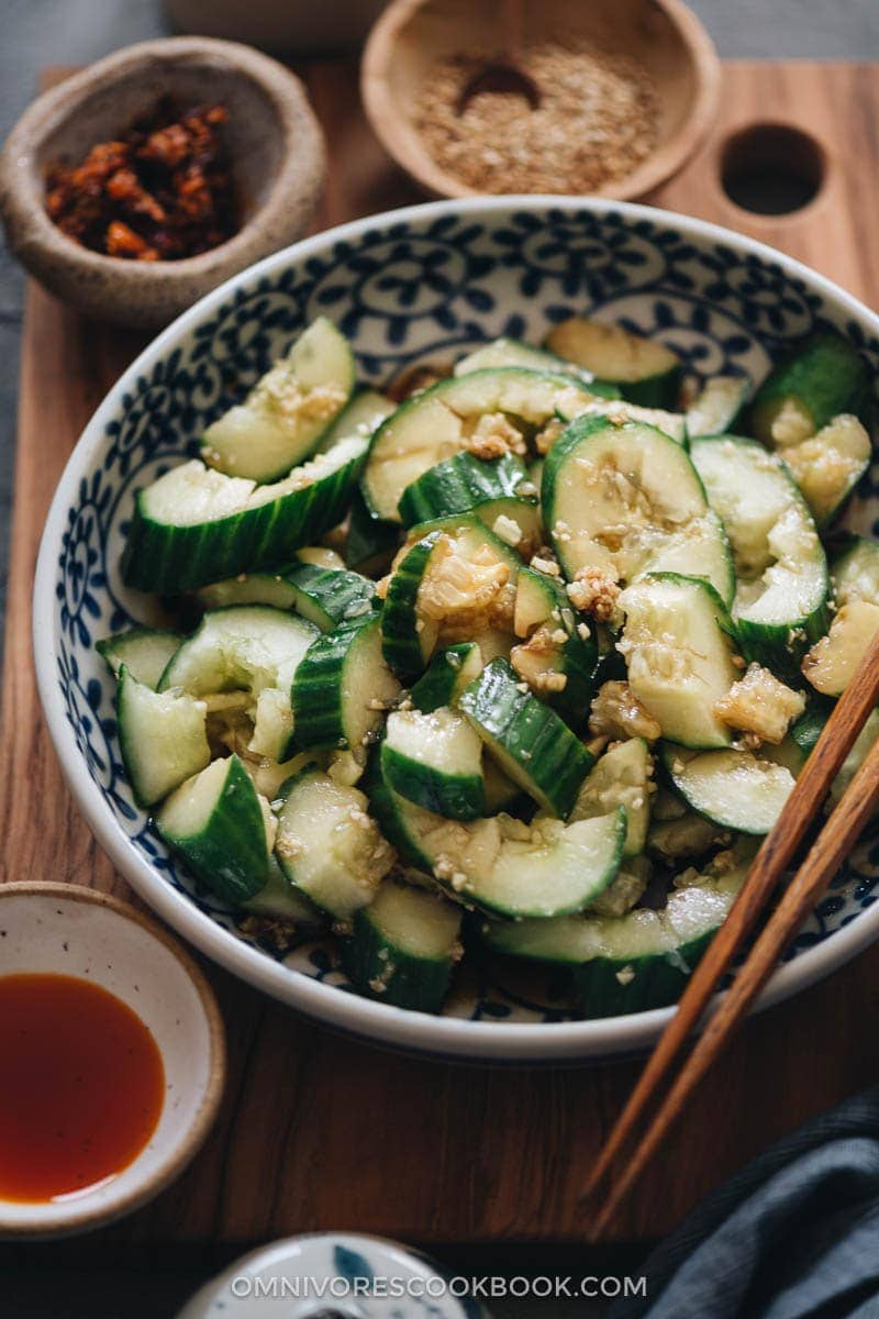 Easy Chinese Cucumber Salad (拍黃瓜)