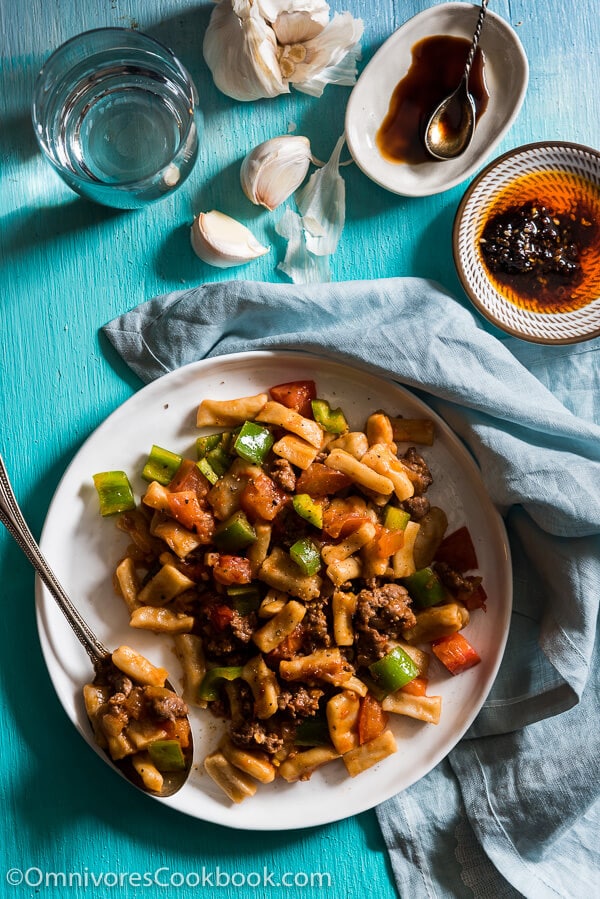 Ding Ding Chao Mian (丁丁炒麵, Fried Noodles in Lamb Tomato Sauce)