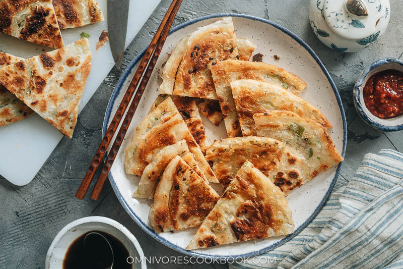 Chinese Scallion Pancakes (蔥油餅)