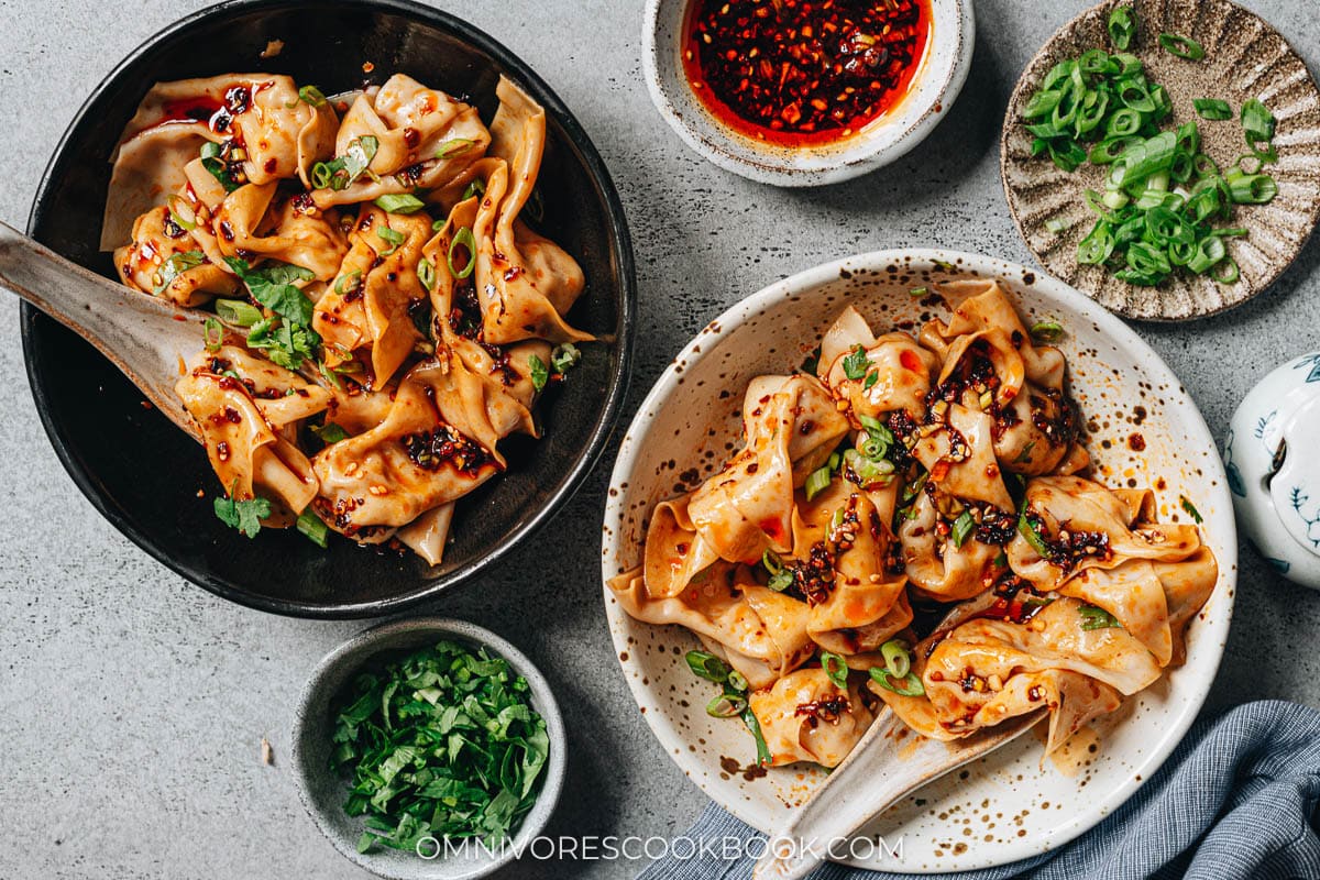 Sichuan Spicy Wonton in Chili Oil (紅油抄手)